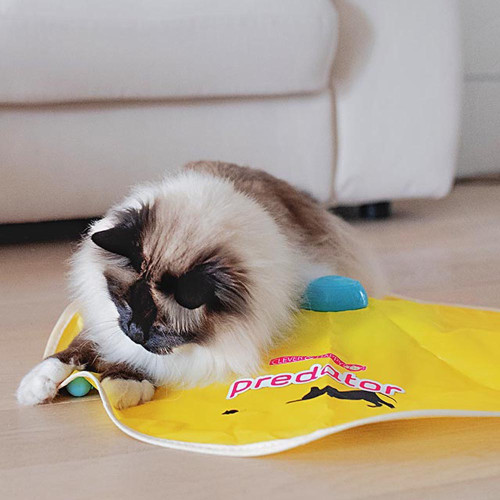Електронна іграшка для котів Ferplast Predator